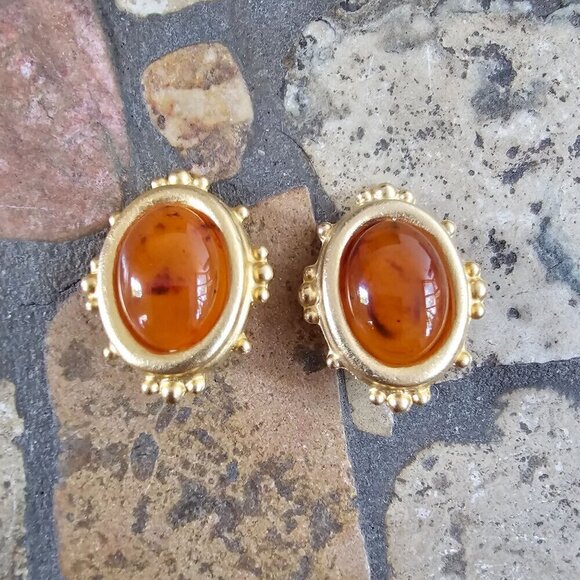 Vintage Gold-Tone Amber Color Lightweight Clip-On Earrings - Picture 5 of 7